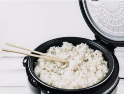 Cara Memperbaiki Rice Cooker yang Nasi Cepat Bau dan Kunyit